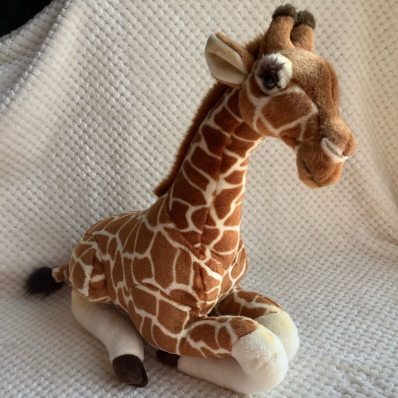 FAO SCHWARZ Large Plush Sitting Giraffe Stuffed Animal Toy - Picture 3 of 16